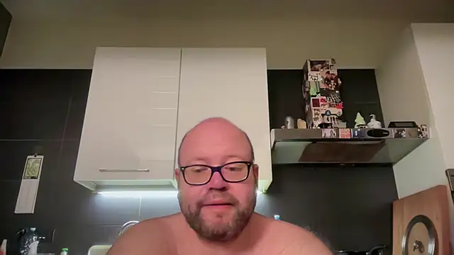 Snapshot of theitalianbear chatting on 05/15/26, 11:56 theitalianbear online show from 05/15/26, 11:56
