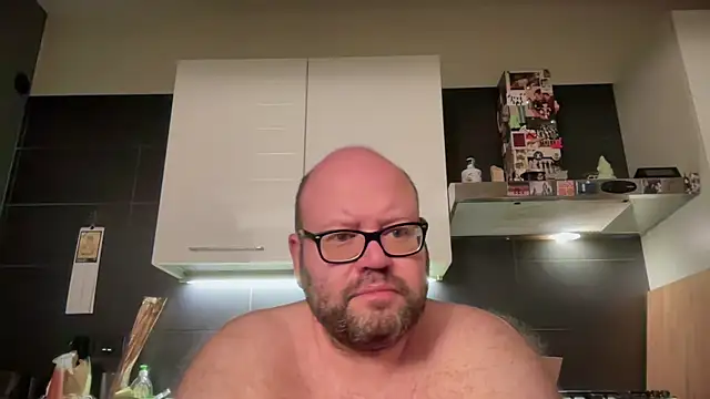 Snapshot of theitalianbear chatting on 06/16/26, 01:52 theitalianbear online show from 06/16/26, 01:52