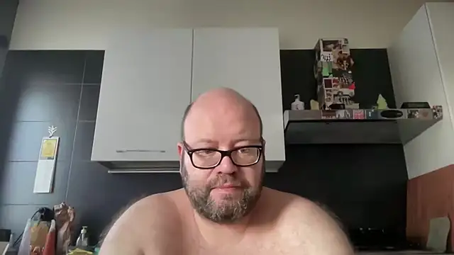 Snapshot of theitalianbear chatting on 06/18/26, 04:35 theitalianbear online show from 06/18/26, 04:35