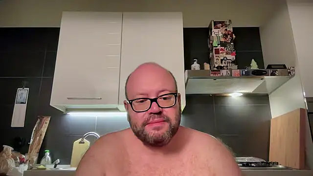 Snapshot of theitalianbear chatting on 07/15/26, 02:28 theitalianbear online show from 07/15/26, 02:28