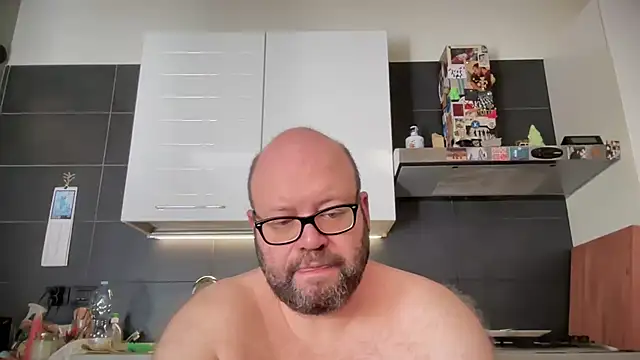 Snapshot of theitalianbear chatting on 07/17/26, 07:37 theitalianbear online show from 07/17/26, 07:37