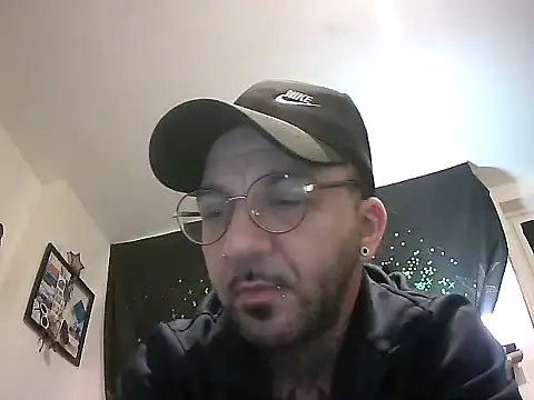 Snapshot of MagicStickBoy chatting on 03/25/26, 11:33 MagicStickBoy online show from 03/25/26, 11:33