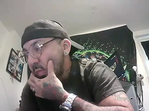 Snapshot of MagicStickBoy chatting on 04/03/26, 01:42 MagicStickBoy online show from 04/03/26, 01:42