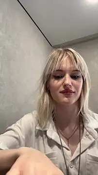 Snapshot of LezzyCrown chatting on 07/31/26, 12:04 LezzyCrown online show from 07/31/26, 12:04