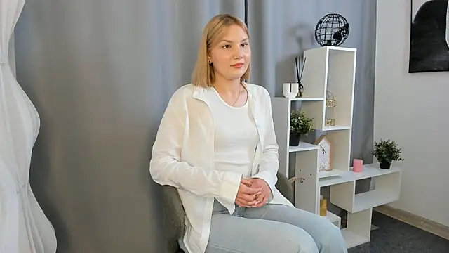 AmiraHofmeister online show from 07/27/26, 10:11