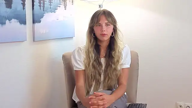 KareyLamendola online show from 07/29/26, 09:40