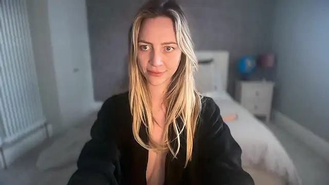 Snapshot of ElsieLondonxx chatting on 08/04/26, 06:49 ElsieLondonxx online show from 08/04/26, 06:49