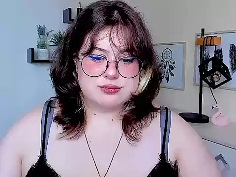 Snapshot of OpheliaLush chatting on 08/03/26, 09:15 OpheliaLush online show from 08/03/26, 09:15
