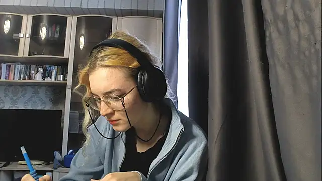 Snapshot of Adelinetre chatting on 07/30/26, 03:55 Adelinetre online show from 07/30/26, 03:55