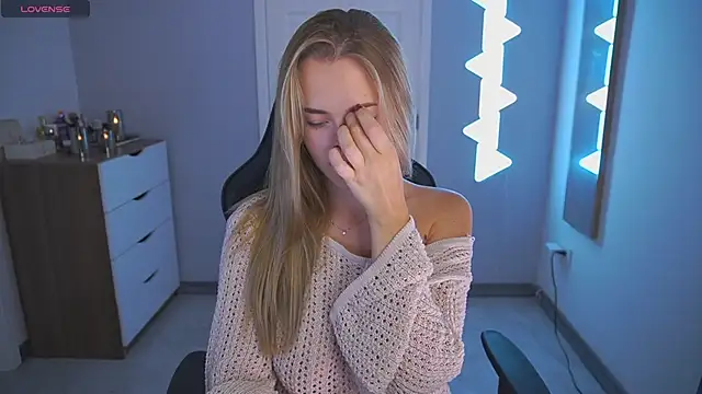 DanikaDillan online show from 09/30/25, 12:59