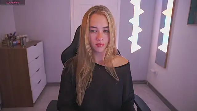 DanikaDillan online show from 11/10/25, 12:31