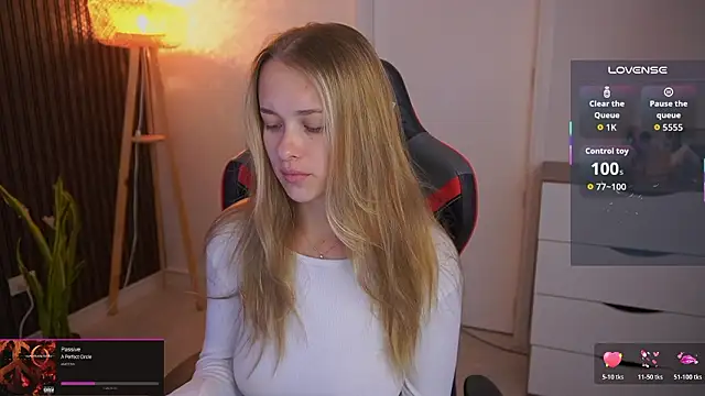 DanikaDillan online show from 03/23/26, 12:47