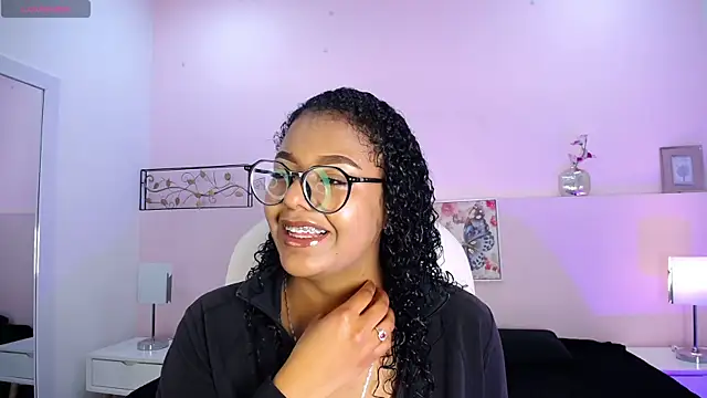 Snapshot of Afroditaa_19 chatting on 08/02/26, 08:51 Afroditaa 19 online show from 08/02/26, 08:51