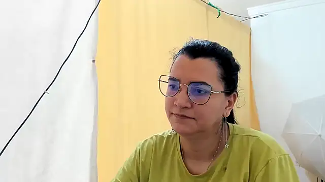 Snapshot of MARILYN_GARCIA chatting on 05/17/26, 04:03 MARILYN GARCIA online show from 05/17/26, 04:03