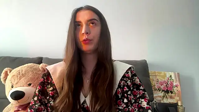 Snapshot of LucyLuxy chatting on 08/06/26, 09:33 LucyLuxy online show from 08/06/26, 09:33