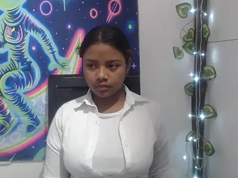 Snapshot of lau_sofia21 chatting on 08/08/26, 12:40 lau sofia21 online show from 08/08/26, 12:40