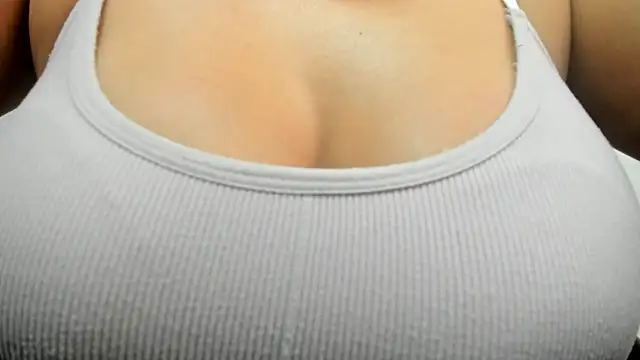 Snapshot of Emilia_Betancourt0923 chatting on 08/08/26, 03:03 Emilia Betancourt0923 online show from 08/08/26, 03:03