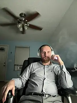 Snapshot of Drewsplayroom chatting on 08/10/26, 01:31 Drewsplayroom online show from 08/10/26, 01:31