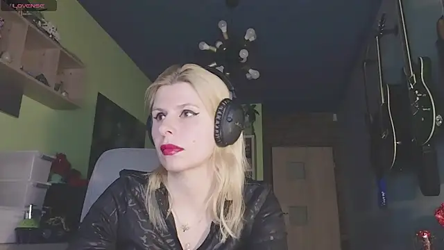 karmija online show from 02/25/25, 10:18