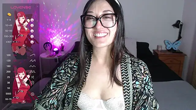 Snapshot of Ninimoon chatting on 10/05/25, 02:32 Ninimoon online show from 10/05/25, 02:32