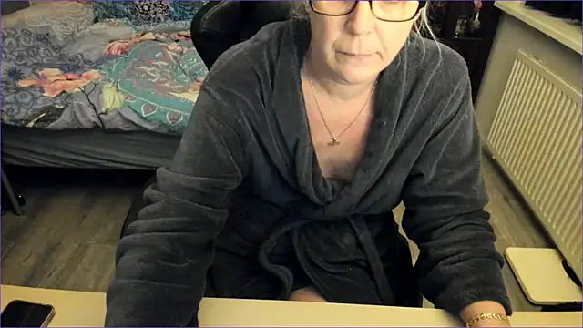 minoesje37 online show from 12/08/24, 08:25