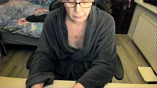 minoesje37 online show from 12/15/24, 08:25