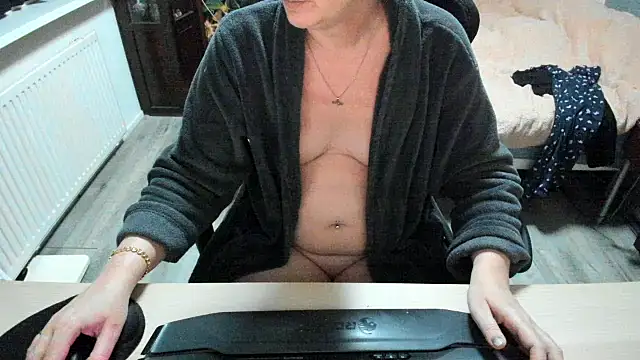 minoesje37 online show from 02/24/25, 08:36