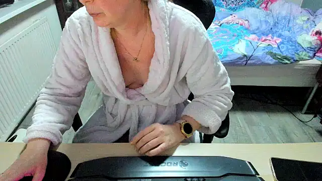 minoesje37 online show from 03/03/25, 08:43