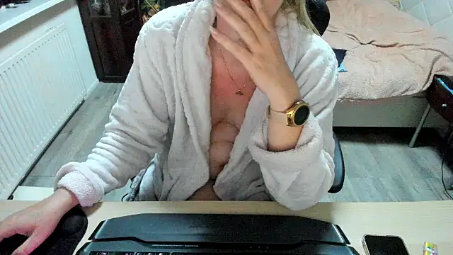 minoesje37 online show from 03/08/25, 08:14