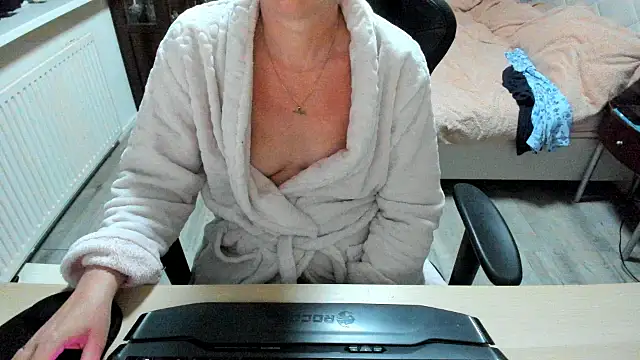 minoesje37 online show from 03/11/25, 08:31