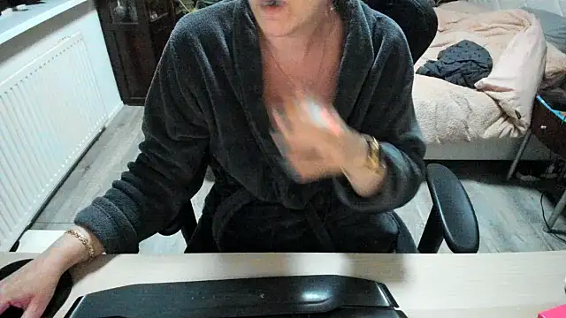 minoesje37 online show from 03/16/25, 08:32