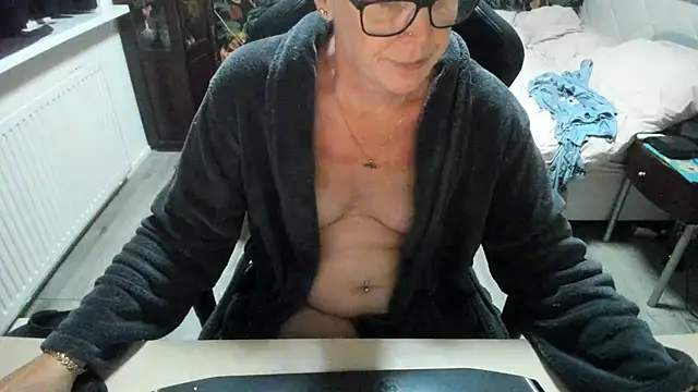 minoesje37 online show from 09/15/25, 07:36