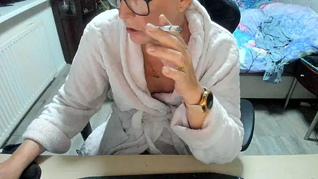 minoesje37 online show from 10/05/25, 06:50