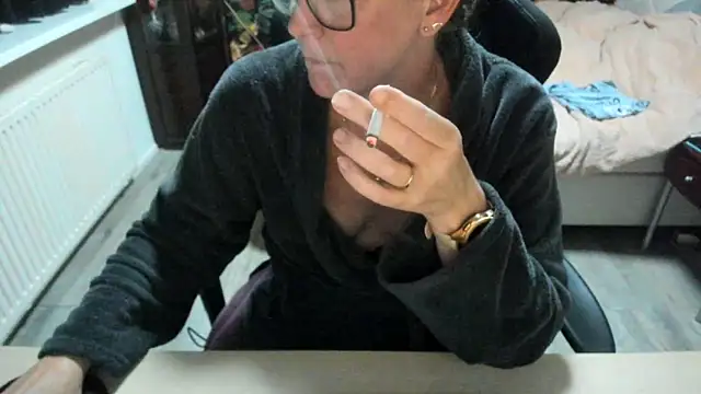 minoesje37 online show from 10/30/25, 08:31