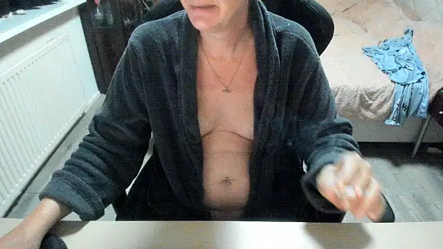 minoesje37 online show from 11/01/25, 08:33