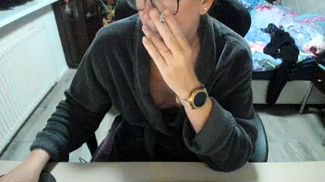 minoesje37 online show from 11/09/25, 08:07