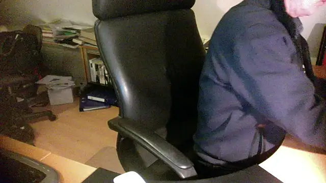 Snapshot of outlaw200 chatting on 12/05/24, 06:22 outlaw200 online show from 12/05/24, 06:22