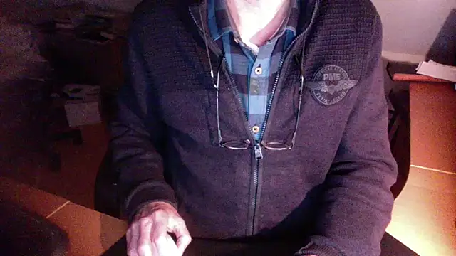 Snapshot of outlaw200 chatting on 12/29/24, 03:57 outlaw200 online show from 12/29/24, 03:57