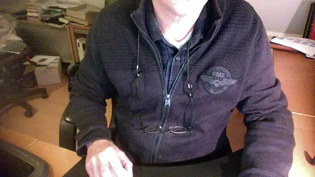 Snapshot of outlaw200 chatting on 12/30/24, 08:15 outlaw200 online show from 12/30/24, 08:15