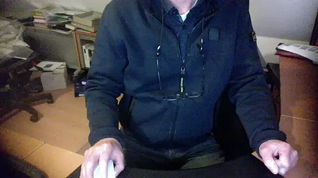 Snapshot of outlaw200 chatting on 01/07/25, 07:28 outlaw200 online show from 01/07/25, 07:28