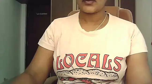 Snapshot of Spandana_Sweety chatting on 03/01/25, 06:24 Spandana Sweety online show from 03/01/25, 06:24