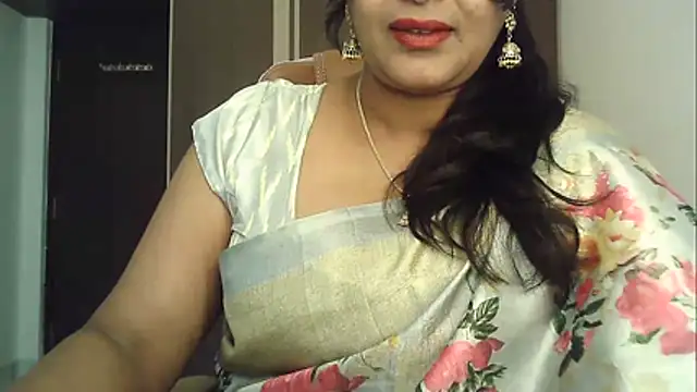 Snapshot of Spandana_Sweety chatting on 10/18/25, 06:05 Spandana Sweety online show from 10/18/25, 06:05