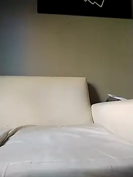 Snapshot of E_f chatting on 10/16/25, 11:22 E f online show from 10/16/25, 11:22