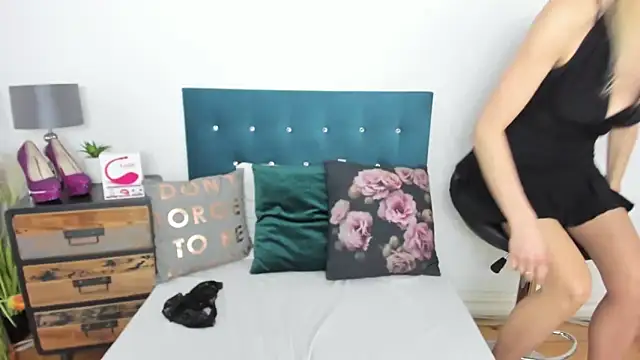 milfNikki online show from 03/02/25, 07:54