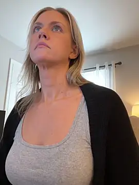 Snapshot of Kay_Cakes chatting on 11/11/25, 05:35 Kay Cakes online show from 11/11/25, 05:35