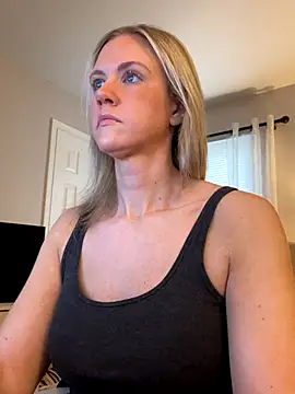 Snapshot of Kay_Cakes chatting on 11/21/25, 01:54 Kay Cakes online show from 11/21/25, 01:54