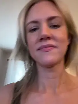 Snapshot of Kay_Cakes chatting on 12/17/25, 04:46 Kay Cakes online show from 12/17/25, 04:46