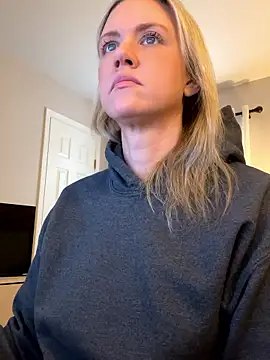 Snapshot of Kay_Cakes chatting on 03/03/26, 02:23 Kay Cakes online show from 03/03/26, 02:23