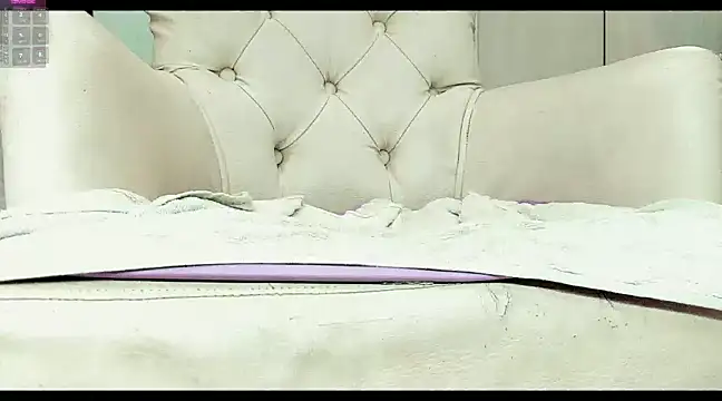 khloeHermaprodit3 online show from 01/05/25, 11:01