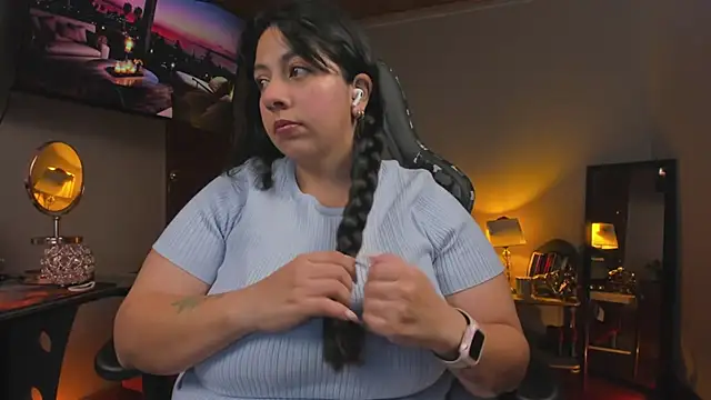 coraline latin online show from 02/12/25, 12:05